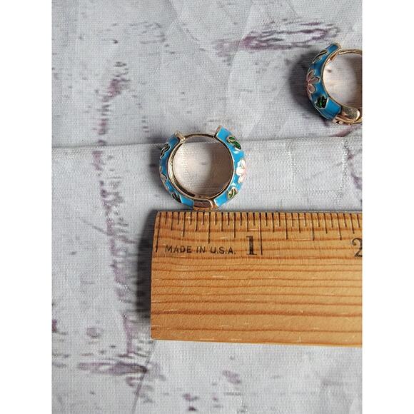 Vintage Brass Gold Tone Floral Flowers Cloisonne Hoop Earrings Blue Pink - Picture 6 of 7